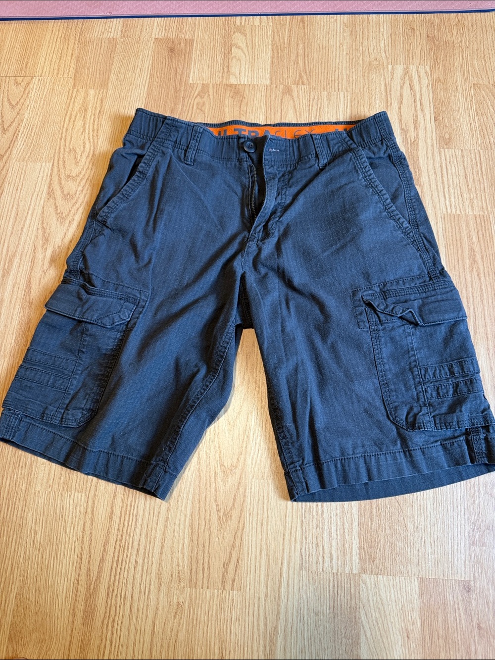 Men's Dark Gray Cargo Shorts with Multiple Utility Pockets